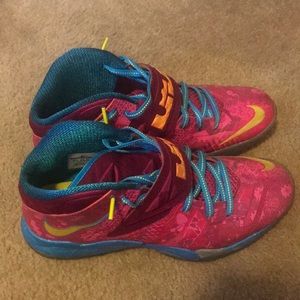 Lebron basketball shoes